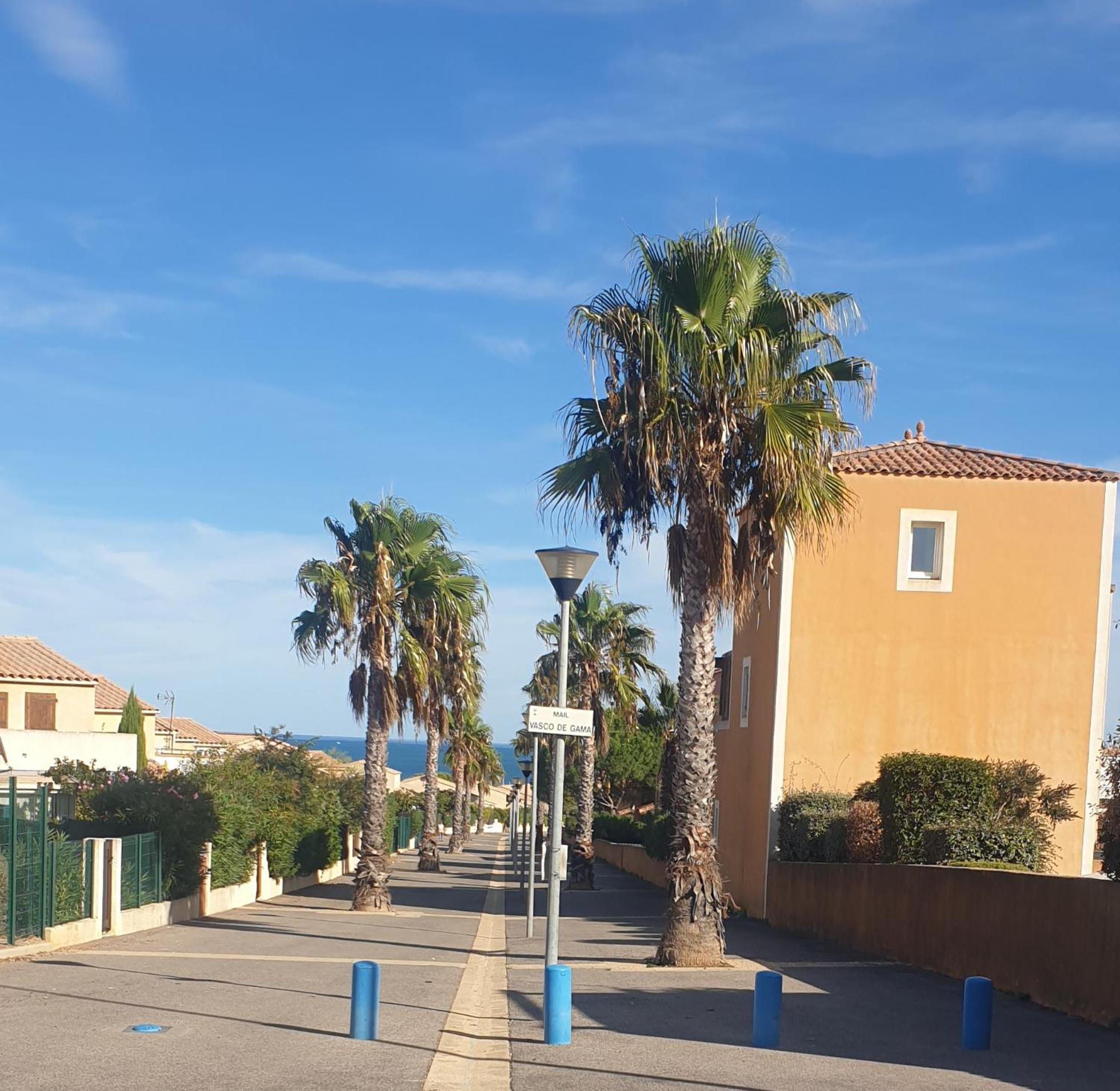 T2 - terrasse vue mer - à 500m de la plage - parking privé - arrivée autonome Saint-Pierre-la-Mer  Exterior foto